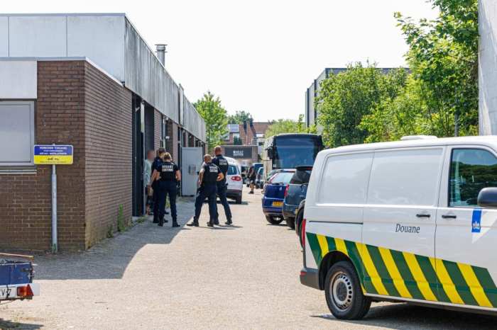 Douane en politie stuitten op tonnen aan illegale sigaretten | Hart van ...